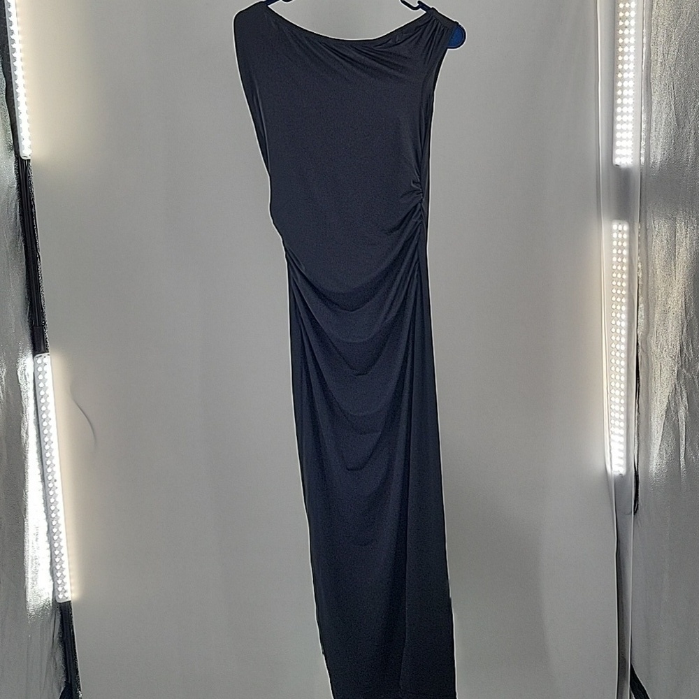 Elegant Black Off-Shoulder Dress - Picture 7 of 16